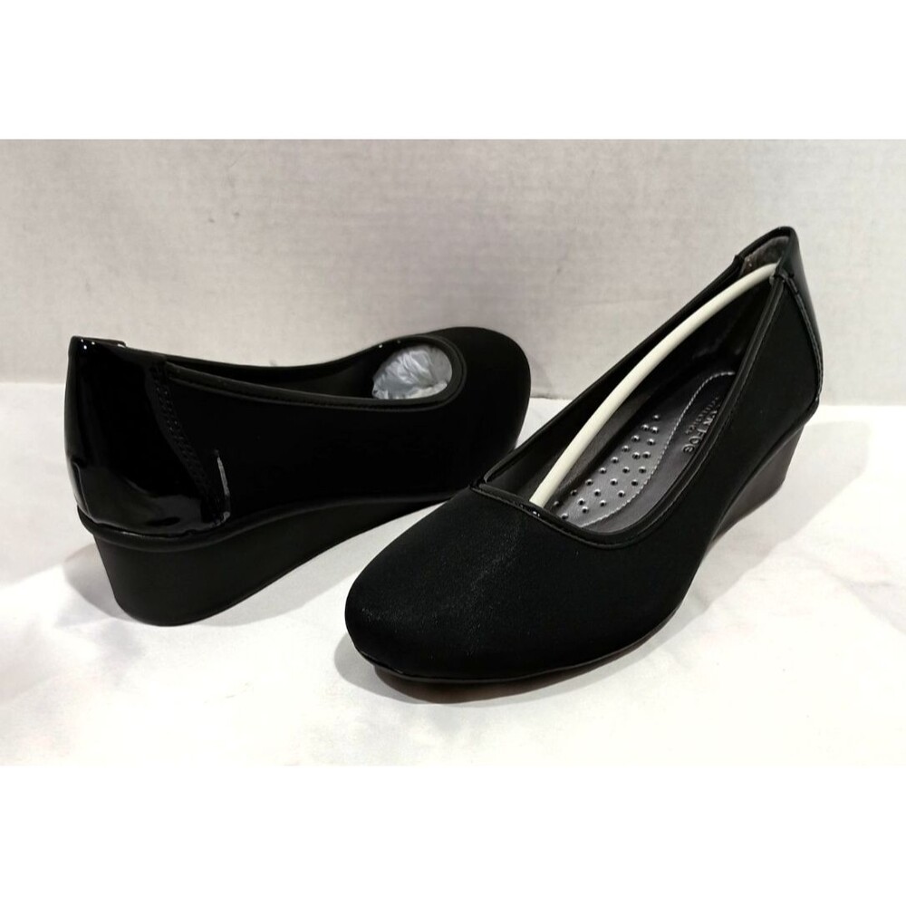 LONDON FOG Chester Neoprene Dress Wedge Size 8 Medium -  New w/ Defect